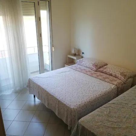 Quiet Behind Lungomare Appartement Vlorë